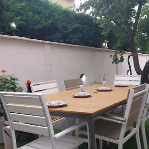 Maison En Rez-de-chaussée,jardin, Très Bien Située Casa vacanze Arles